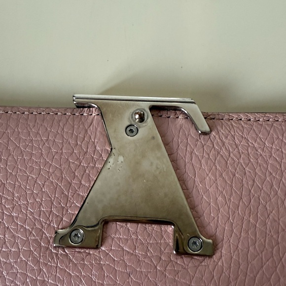 Louis Vuitton Capucines Long Wallet in Magnolia Pink - Picture 7 of 11